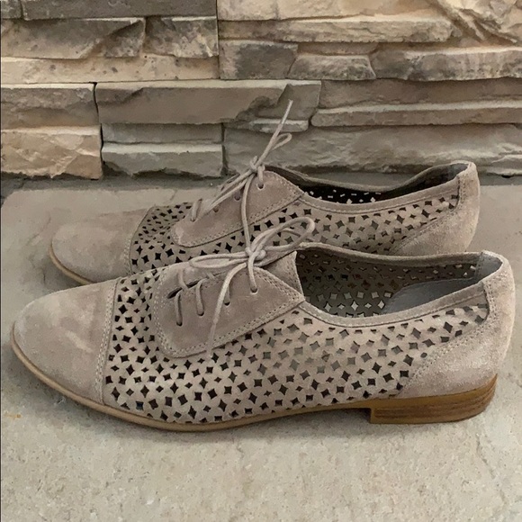 franco sarto taupe perforated lace up Oxford shoes - Picture 3 of 14